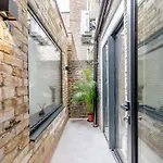 Modern Garden Flat With Private Parking